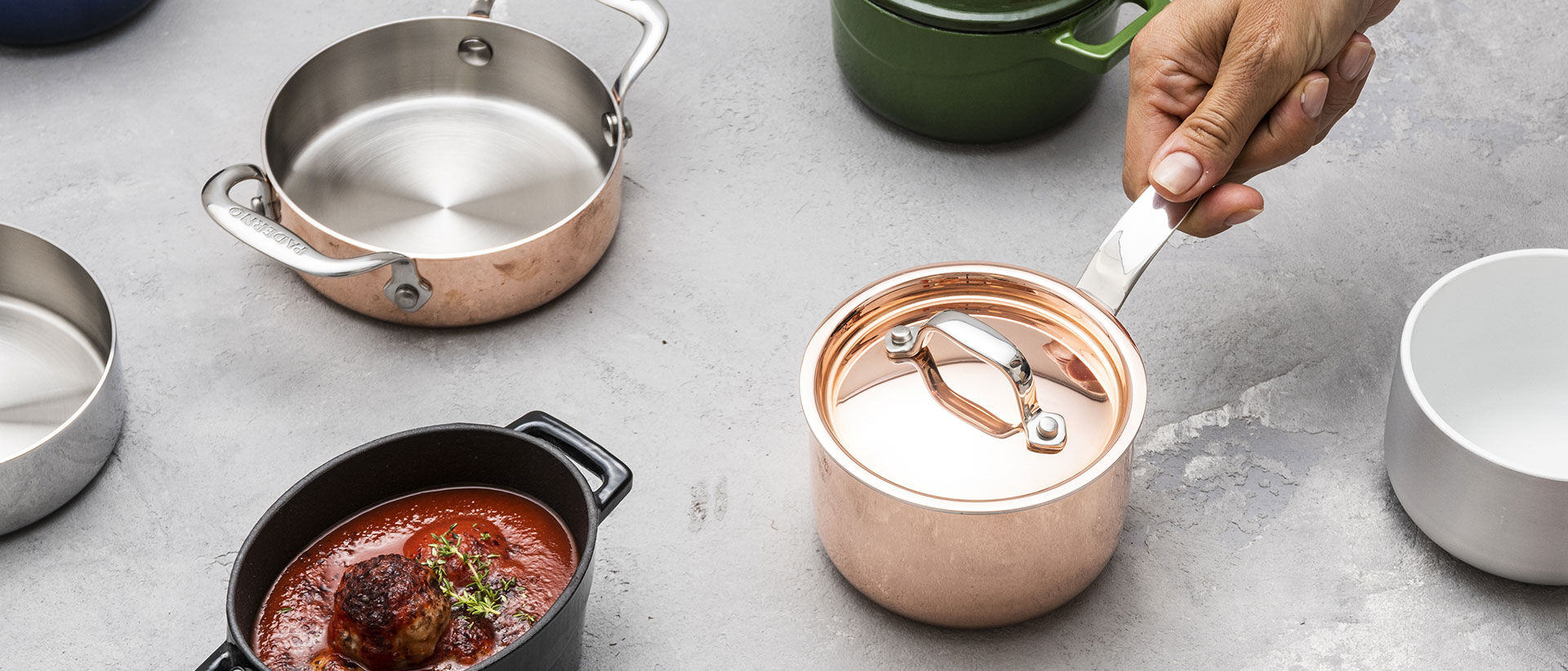 Single-portion pots and pans for serving at the table in style