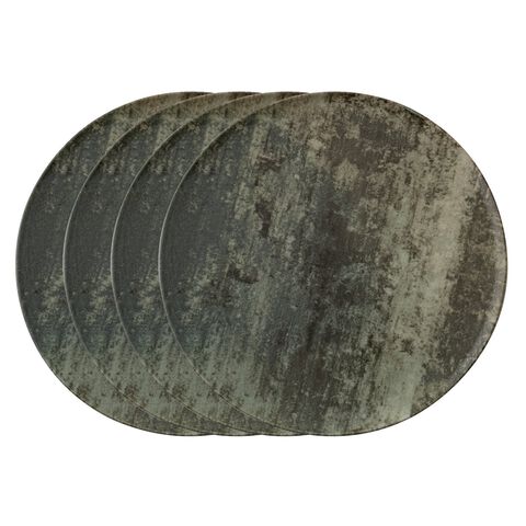 Plates set for pizza