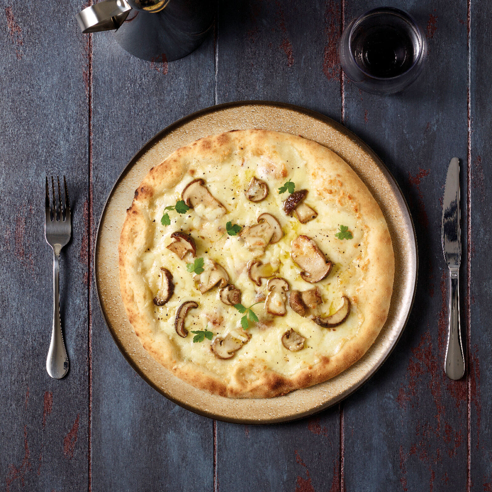 Plates set for pizza image number null