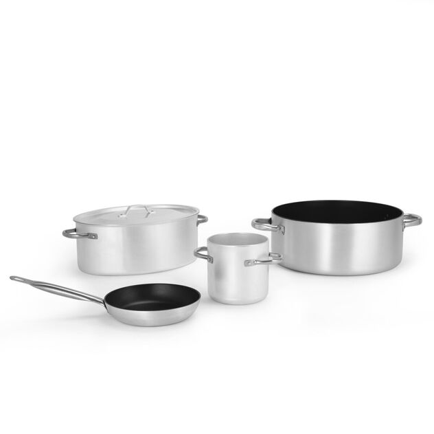Curved saut&eacute; pan  image number 6