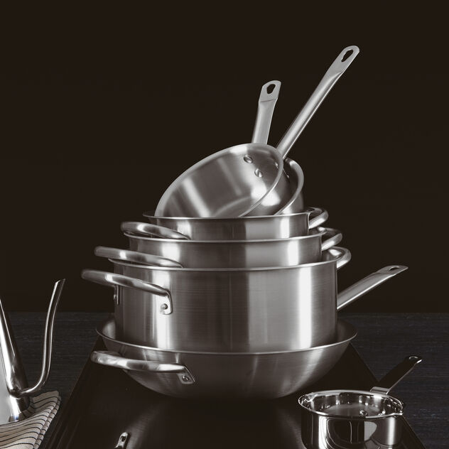 Curved sauté pan  image number 1