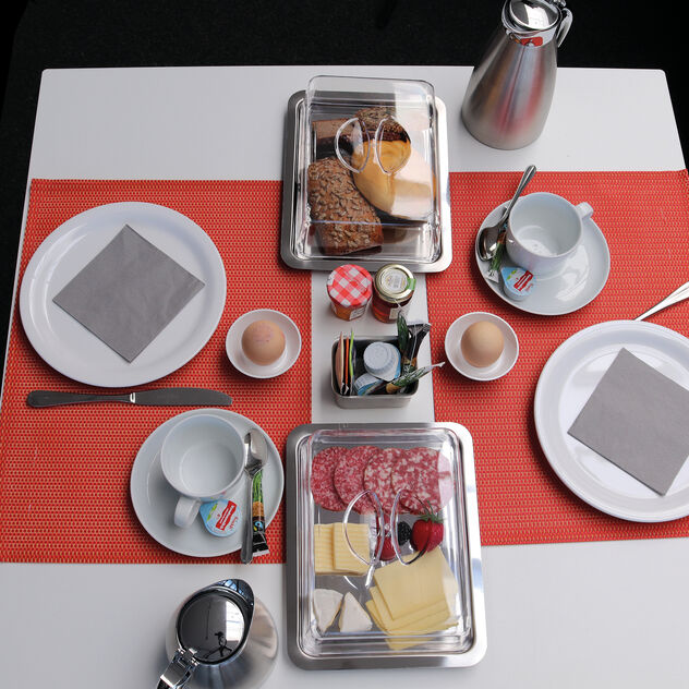 Tray with cover image number 2