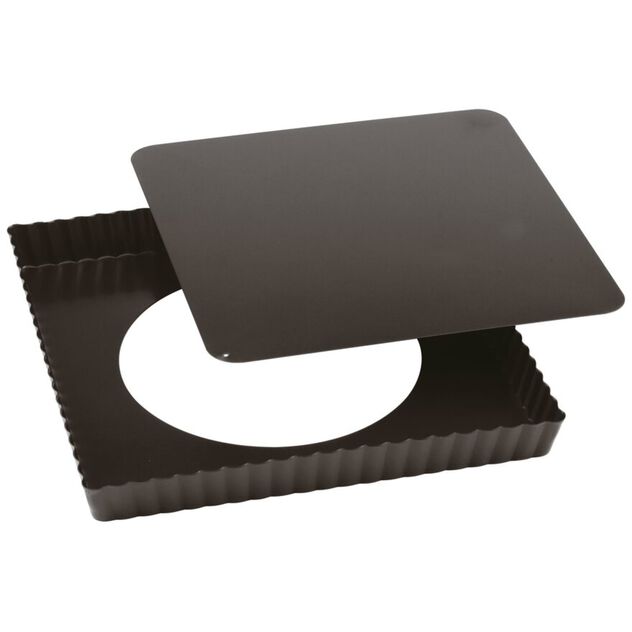 Mold with fluted edges and loose bottom image number 1