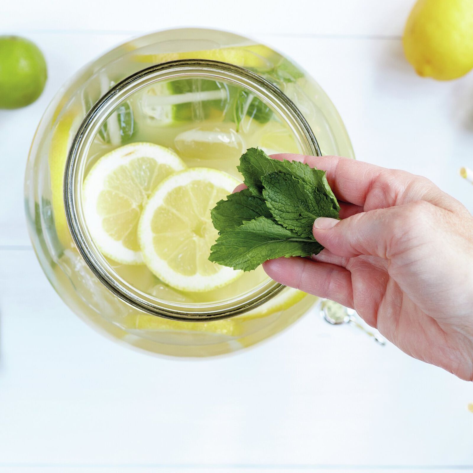 Container with lid image number null