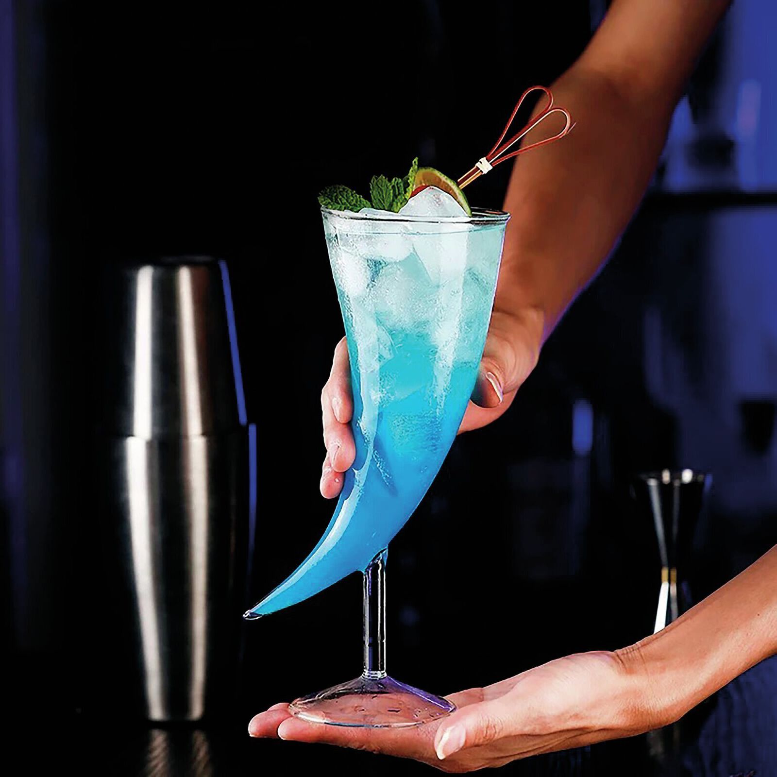 Cocktail glass with horn shape image number null