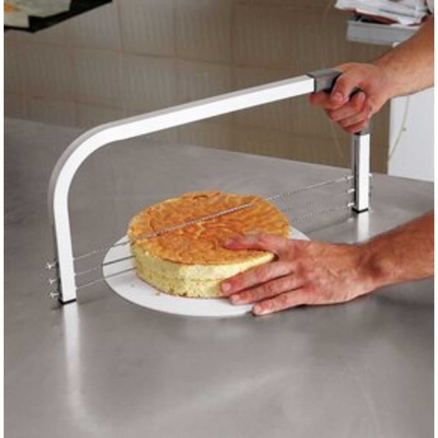 Cake wire slicer with 3 cutting wires 2