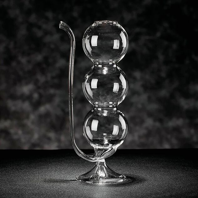 Cocktail glass with spherical shape and straw image number 3