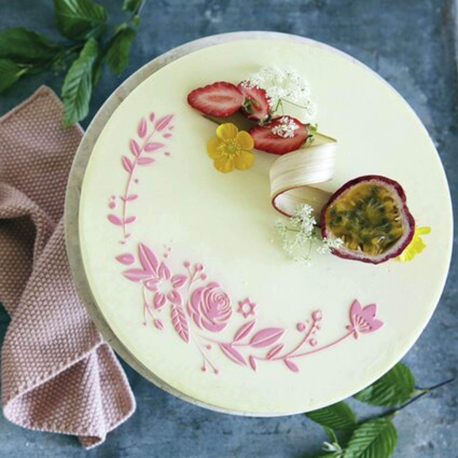 Mold 3D disc flower crown for cakes image number null