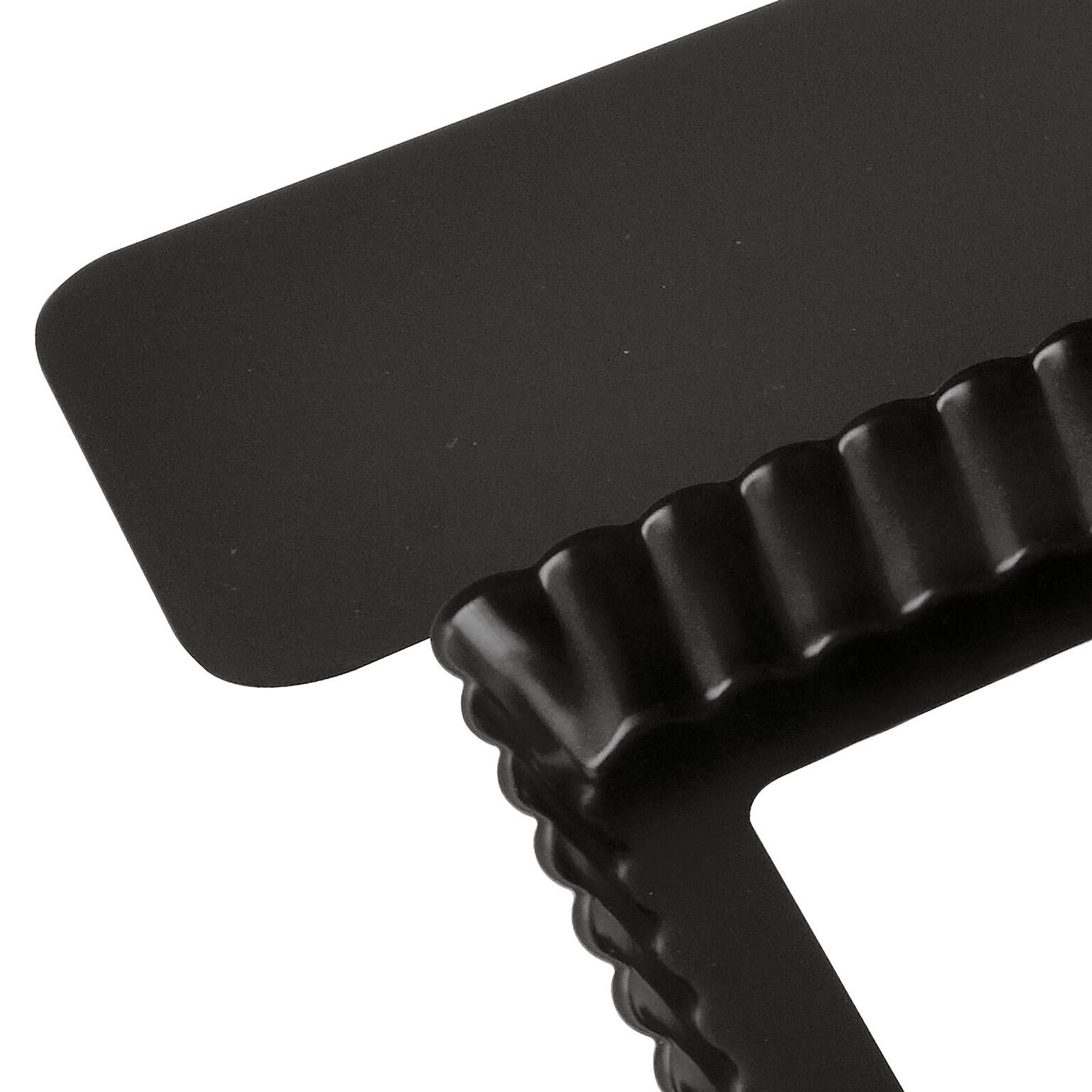 Mold with fluted edges and loose bottom image number null