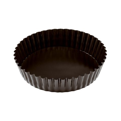 Mold with fluted edges and loose bottom