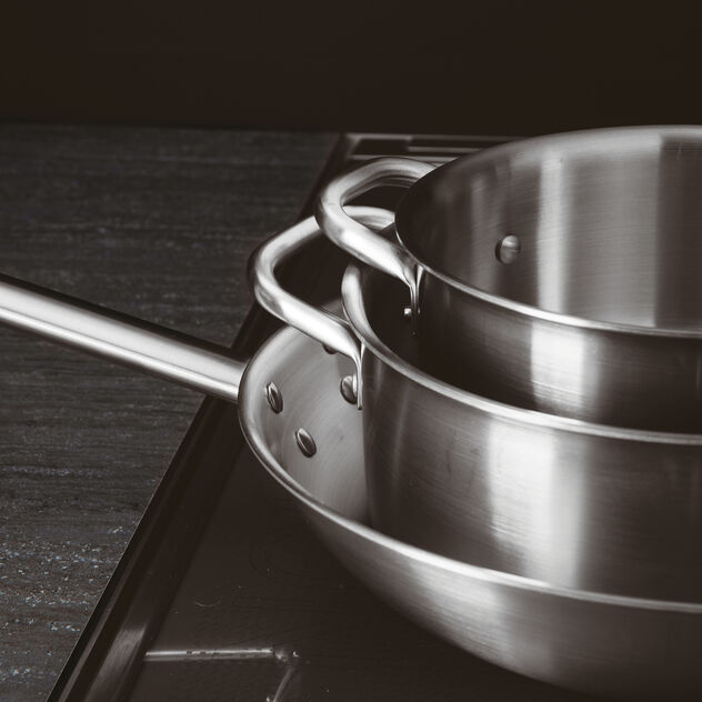 Curved sauté pan  image number 2