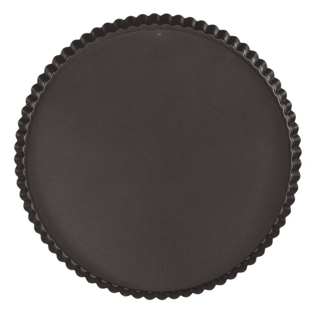 Mold with fluted edges and loose bottom image number 1