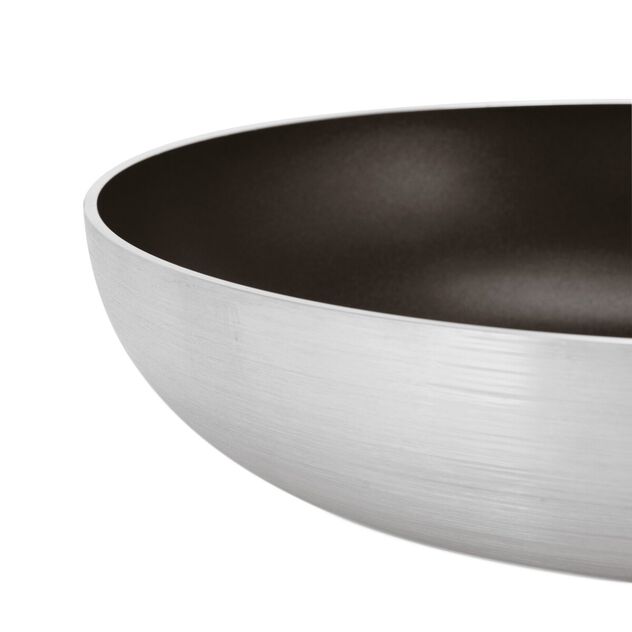 Curved saut&eacute; pan  image number 4