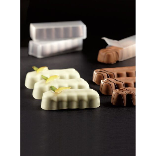 Mold multiple chocolate pralines image number 1