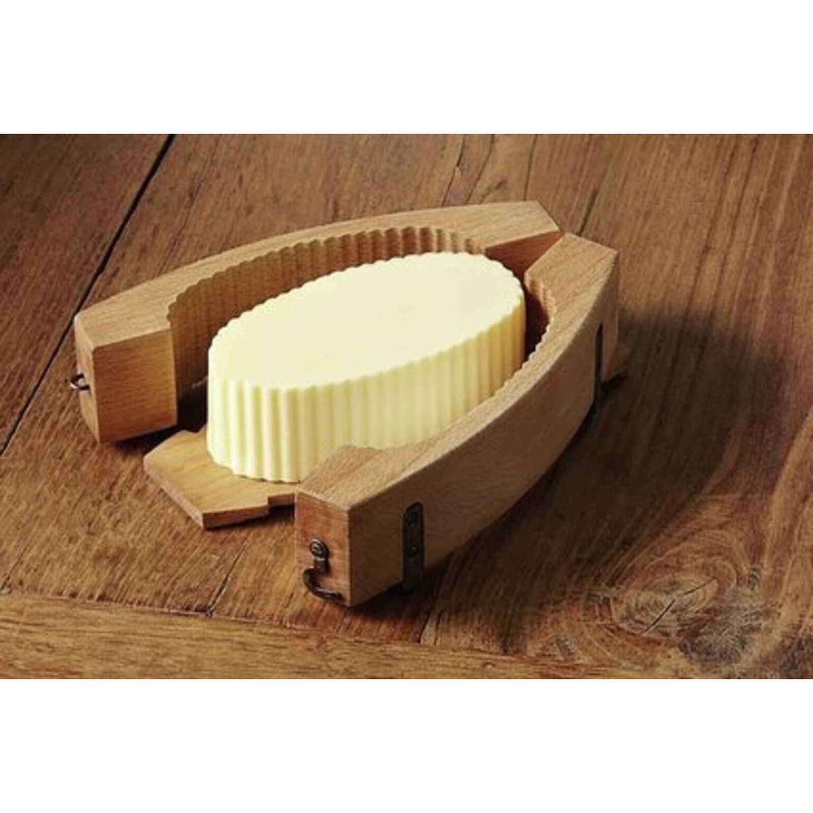 Stampo per burro, bordi festonati image number null