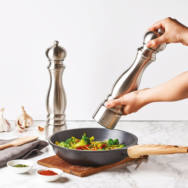 Salt mill  image number 3