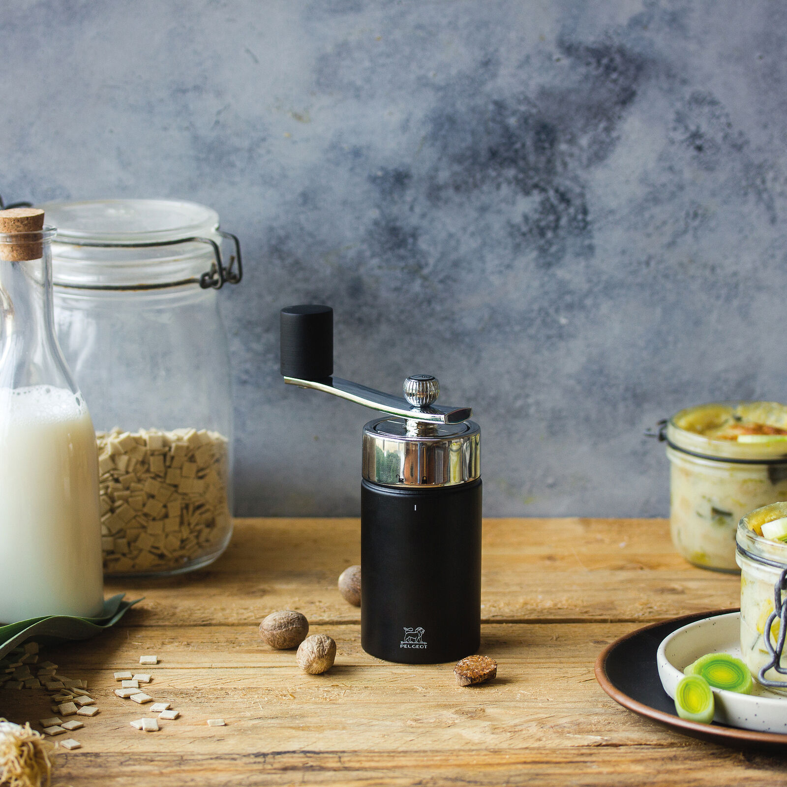 Nutmeg mill  image number null