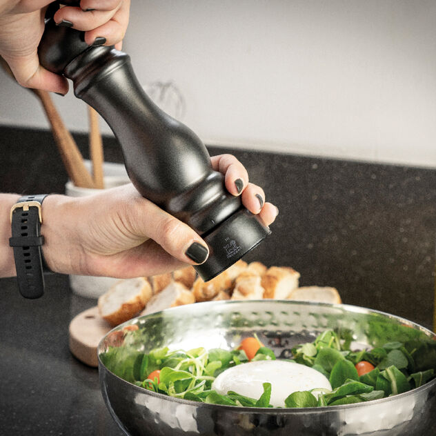 Salt mill  image number 1