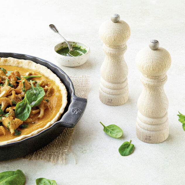 Salt mill  image number 1