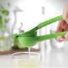 Manual lemon squeezer
